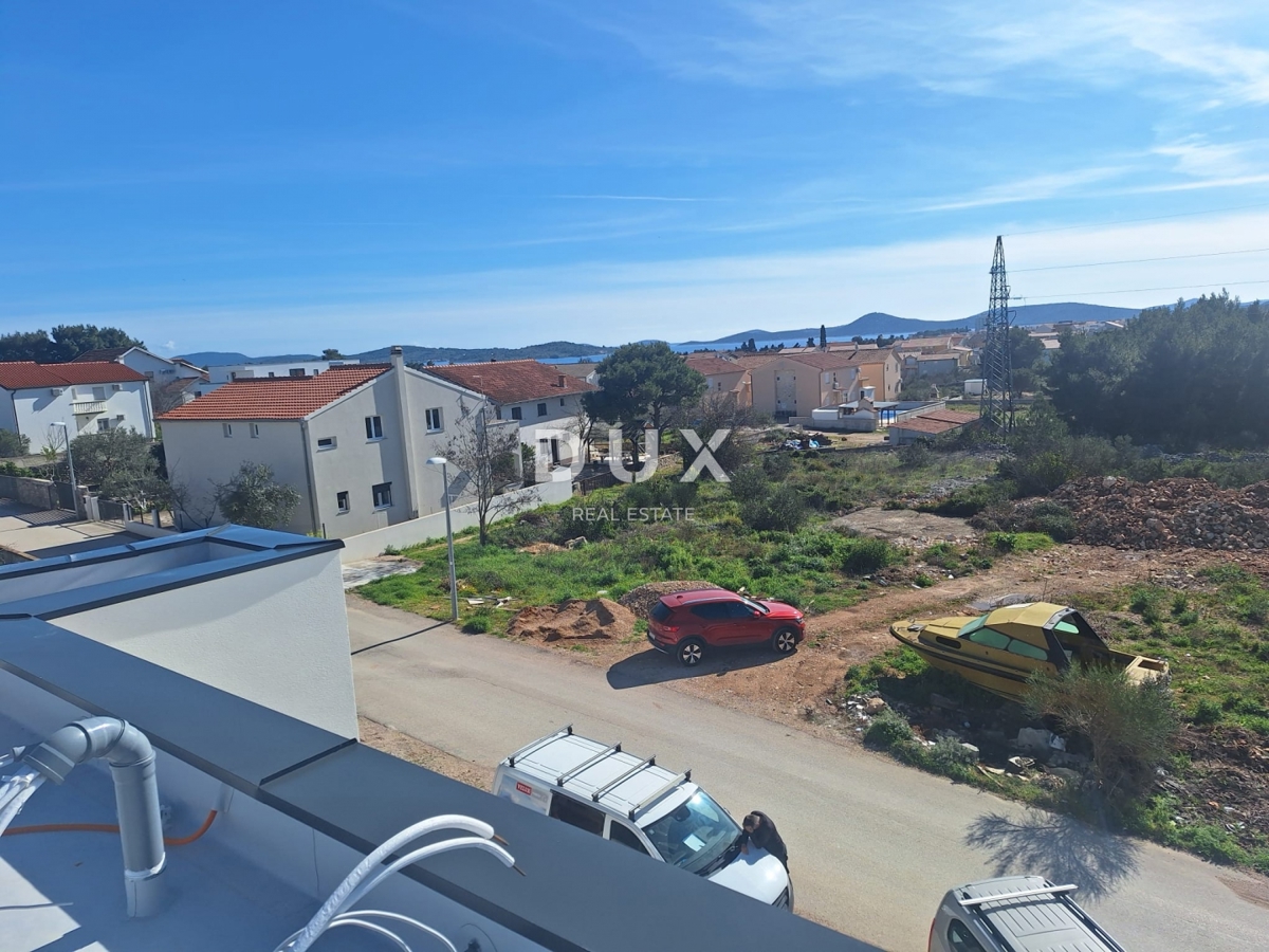 ŠIBENIK, VODICE – Villa moderna indipendente con piscina in costruzione