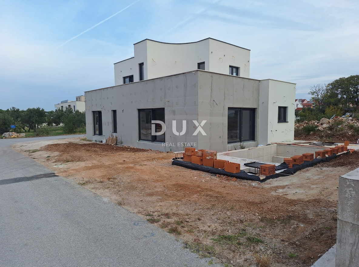 ŠIBENIK, VODICE – Villa moderna indipendente con piscina in costruzione