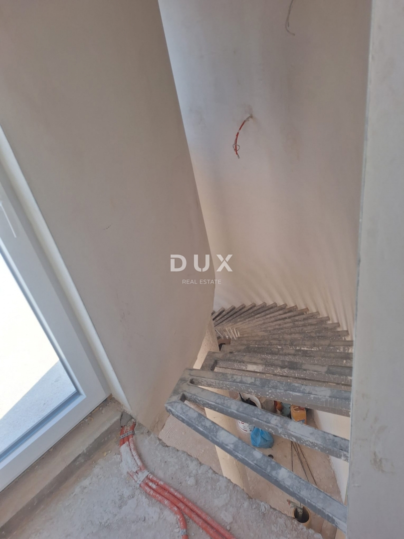 ŠIBENIK, VODICE – Villa moderna indipendente con piscina in costruzione