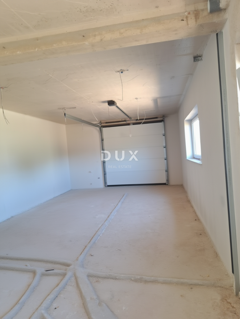 ŠIBENIK, VODICE – Villa moderna indipendente con piscina in costruzione