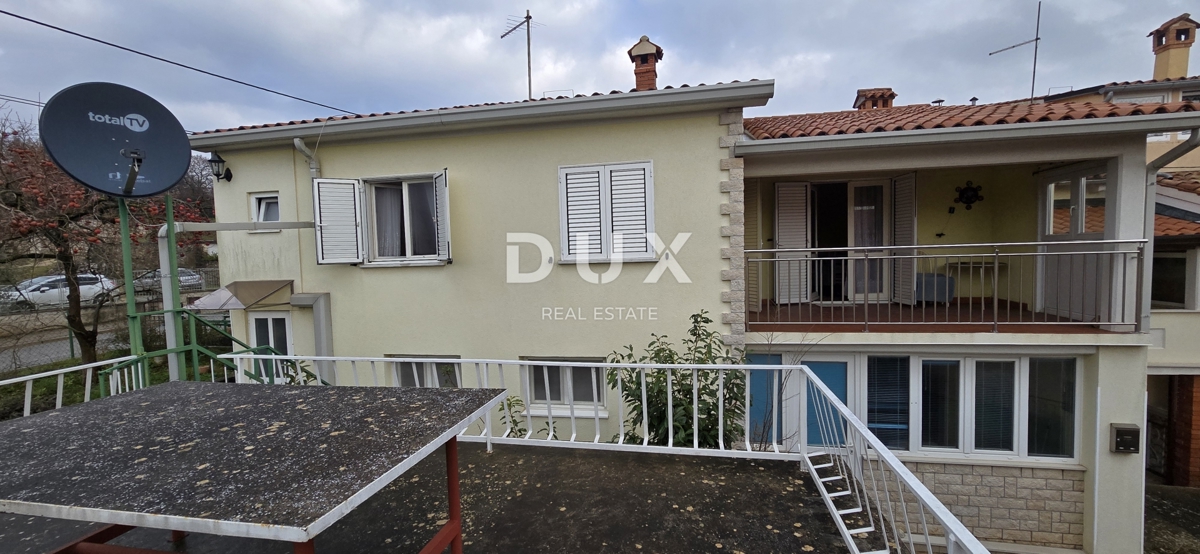 ISTRIA, LABIN - Casa con due appartamenti con ampie terrazze, garage e camino con galleria nelle immediate vicinanze del centro