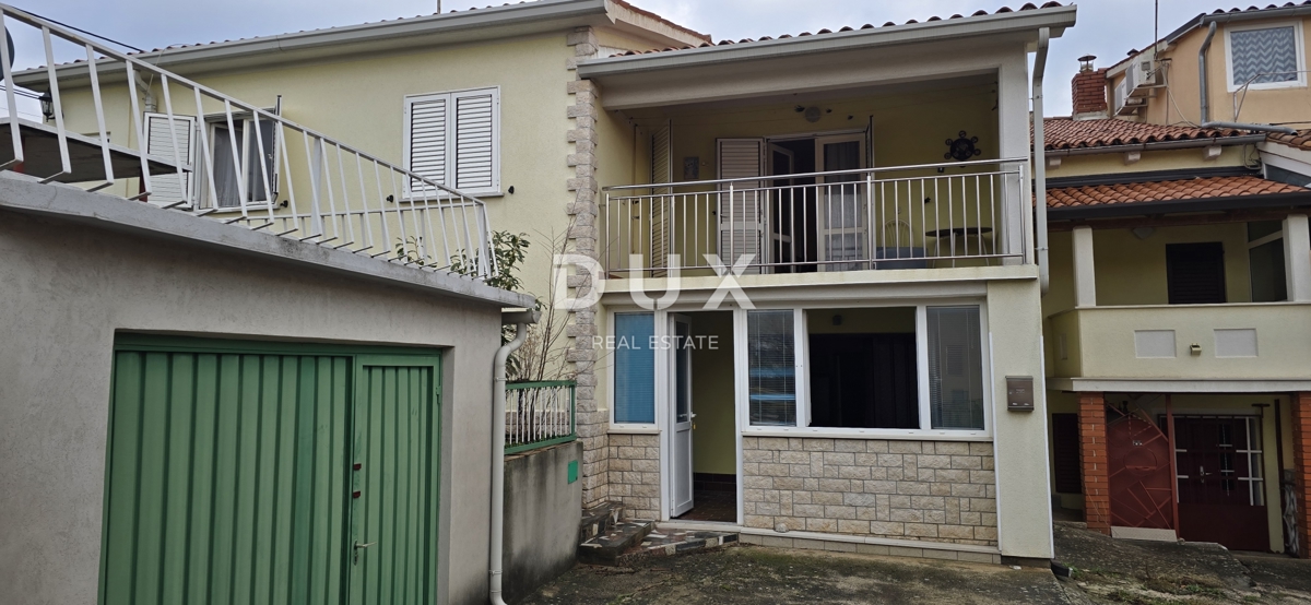 ISTRIA, LABIN - Casa con due appartamenti con ampie terrazze, garage e camino con galleria nelle immediate vicinanze del centro