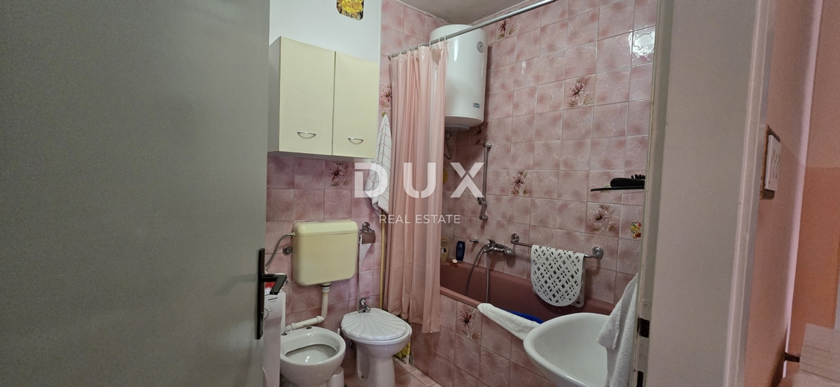 ISTRIA, LABIN - Casa con due appartamenti con ampie terrazze, garage e camino con galleria nelle immediate vicinanze del centro