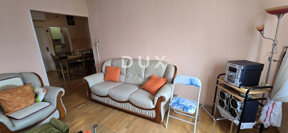 ISTRIA, LABIN - Casa con due appartamenti con ampie terrazze, garage e camino con galleria nelle immediate vicinanze del centro