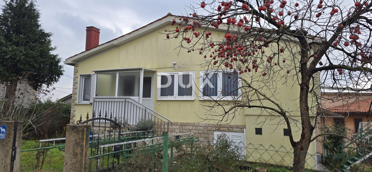 ISTRIA, LABIN - Casa con due appartamenti con ampie terrazze, garage e camino con galleria nelle immediate vicinanze del centro