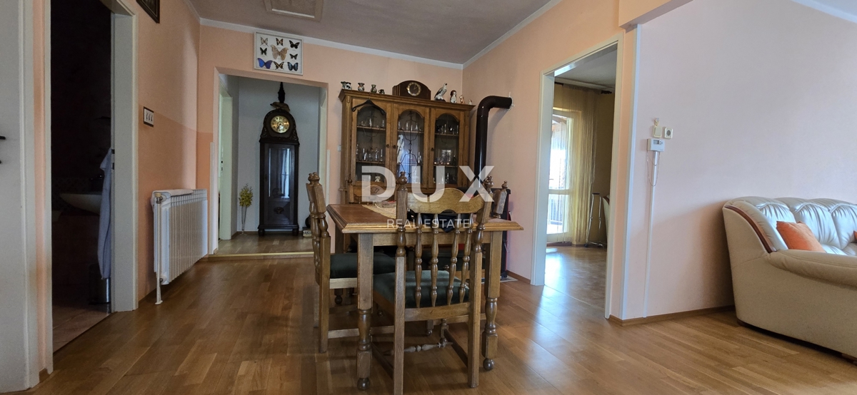 ISTRIA, LABIN - Casa con due appartamenti con ampie terrazze, garage e camino con galleria nelle immediate vicinanze del centro