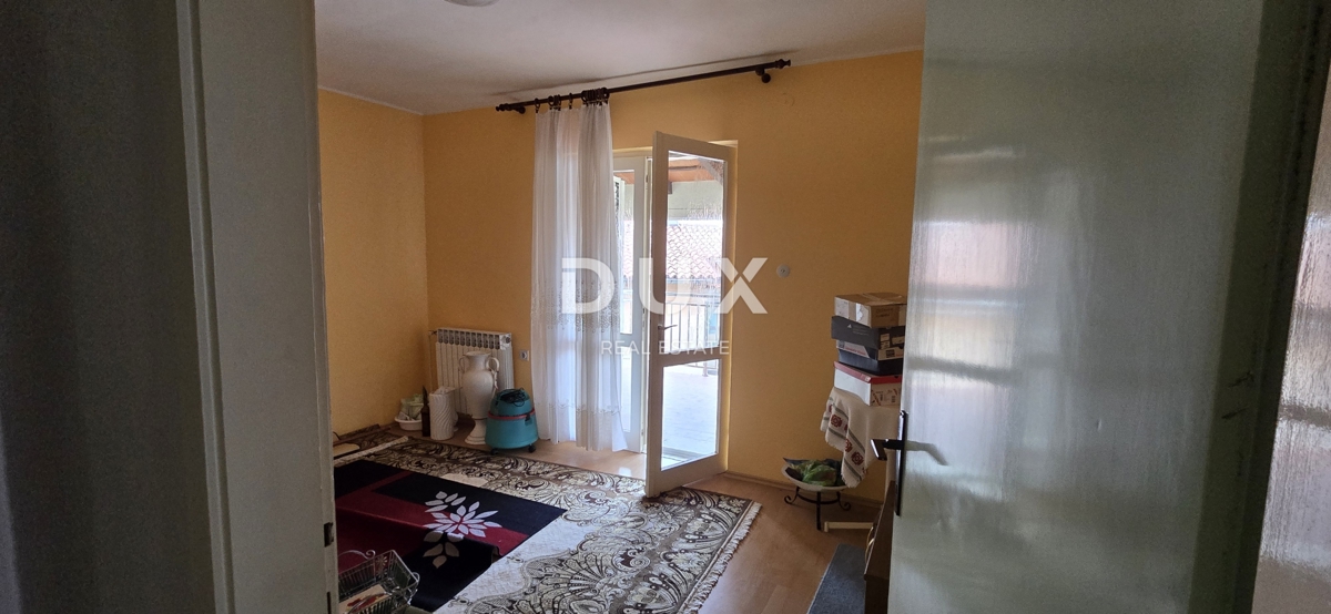 ISTRIA, LABIN - Casa con due appartamenti con ampie terrazze, garage e camino con galleria nelle immediate vicinanze del centro