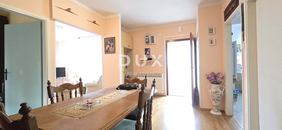 ISTRIA, LABIN - Casa con due appartamenti con ampie terrazze, garage e camino con galleria nelle immediate vicinanze del centro