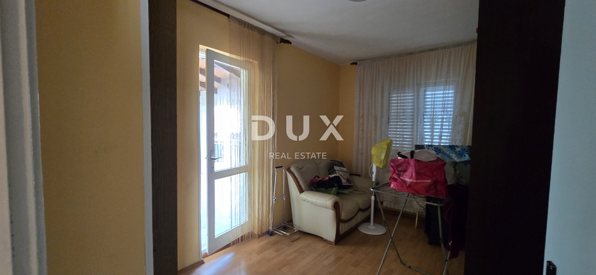 ISTRIA, LABIN - Casa con due appartamenti con ampie terrazze, garage e camino con galleria nelle immediate vicinanze del centro