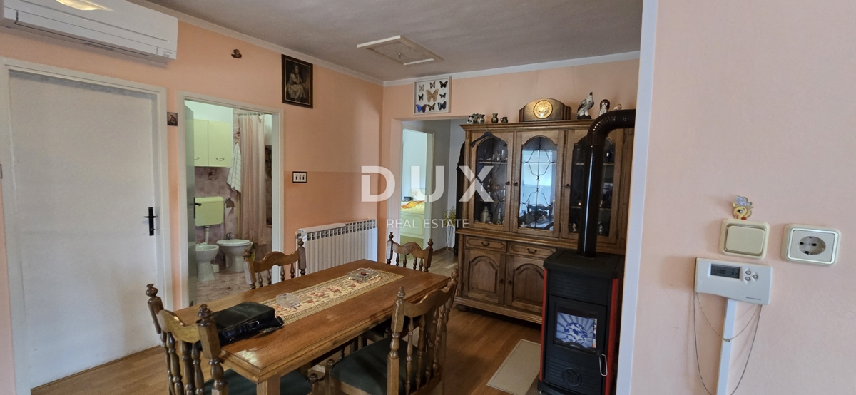 ISTRIA, LABIN - Casa con due appartamenti con ampie terrazze, garage e camino con galleria nelle immediate vicinanze del centro