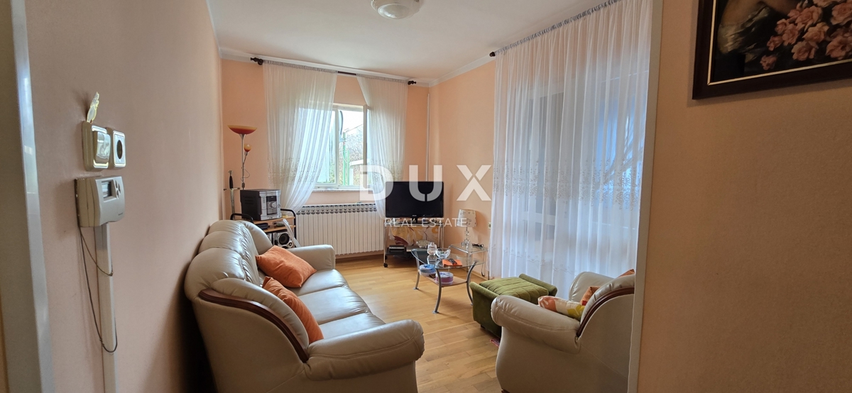 ISTRIA, LABIN - Casa con due appartamenti con ampie terrazze, garage e camino con galleria nelle immediate vicinanze del centro