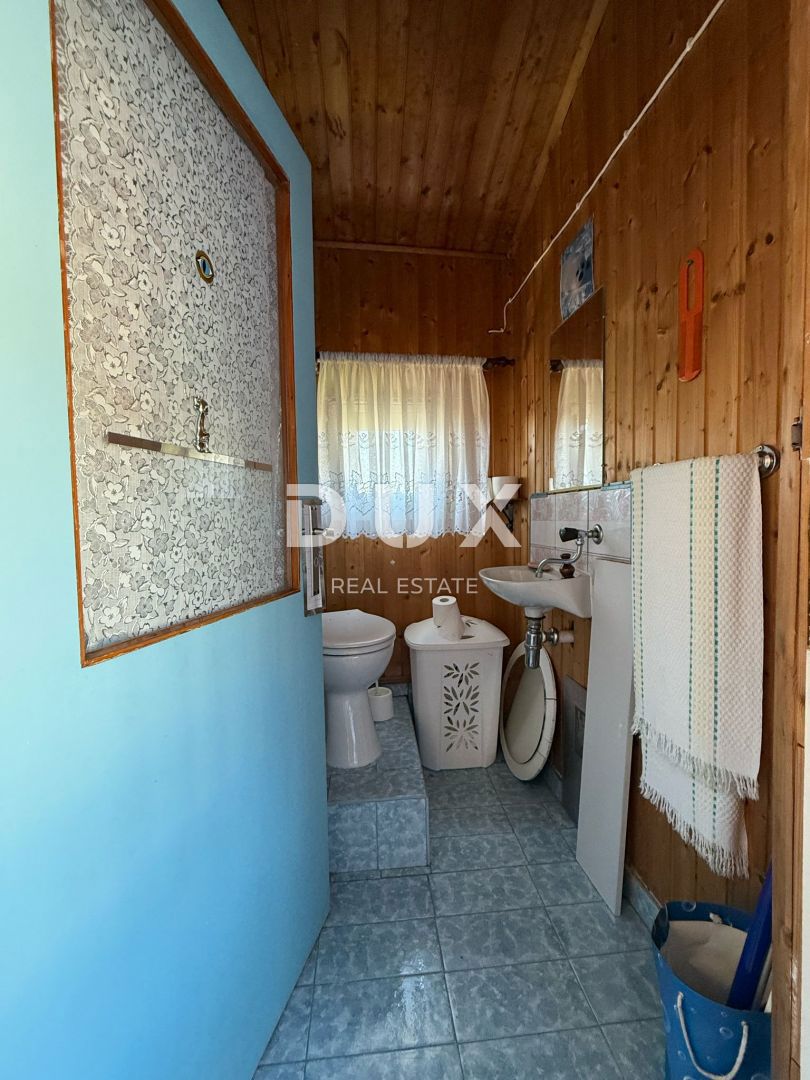 ISTRIA, LABIN - Casa con due appartamenti con ampie terrazze, garage e camino con galleria nelle immediate vicinanze del centro