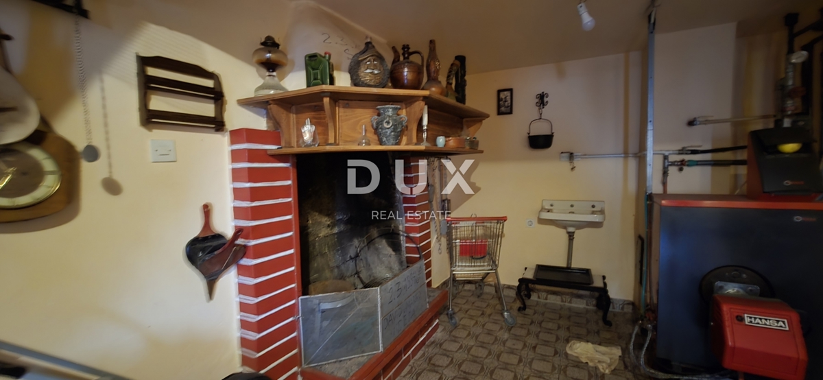 ISTRIA, LABIN - Casa con due appartamenti con ampie terrazze, garage e camino con galleria nelle immediate vicinanze del centro