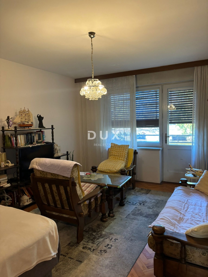 ISTRIA, POLA - Appartamento vicino al centro con due terrazze! Vendita esclusiva!