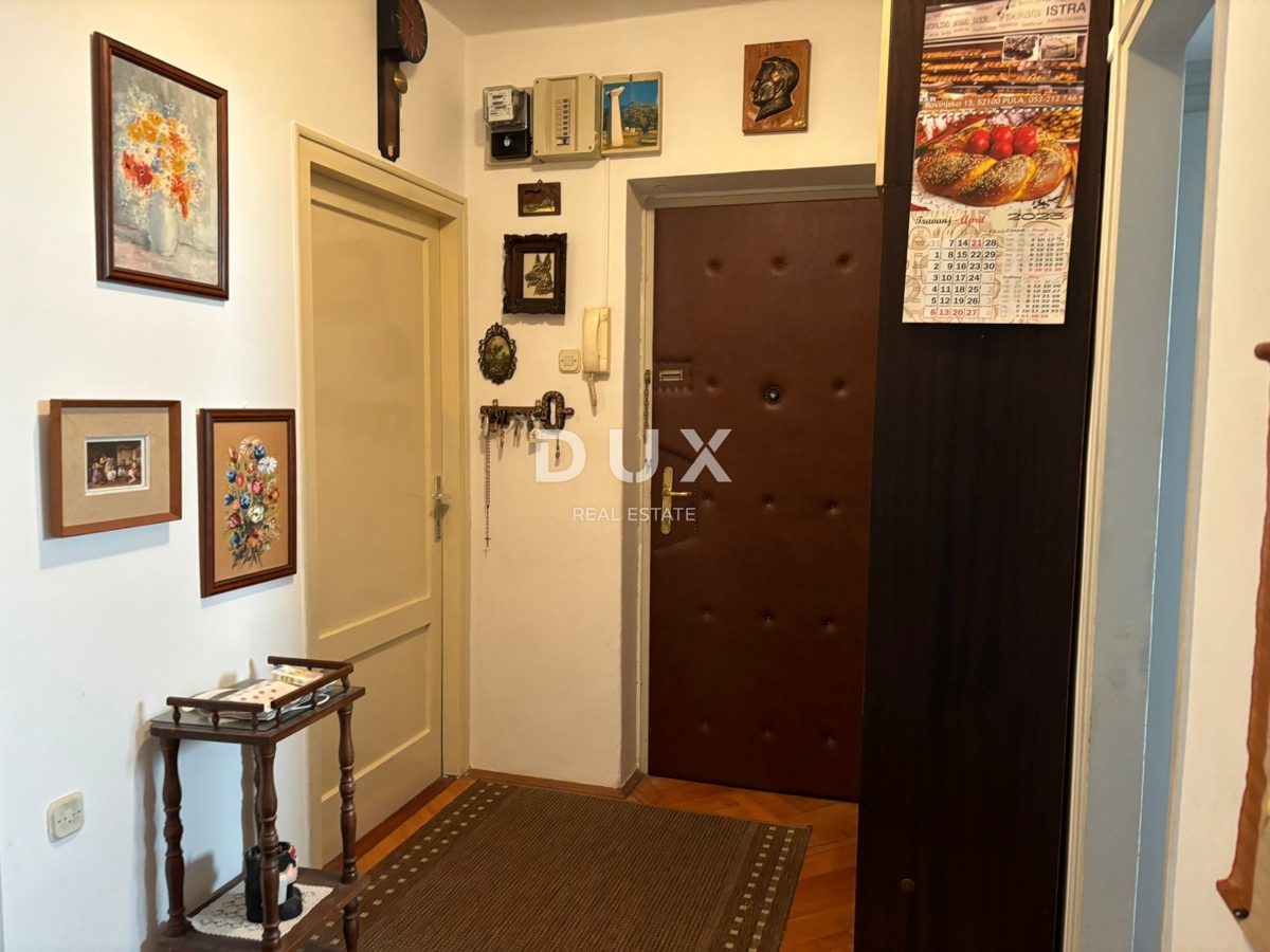 ISTRIA, POLA - Appartamento vicino al centro con due terrazze! Vendita esclusiva!