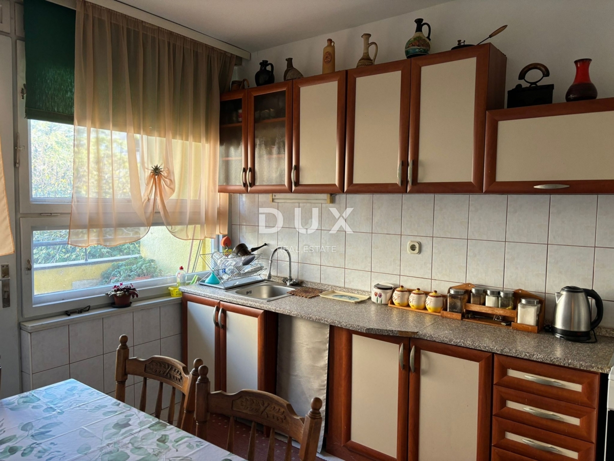 ISTRIA, POLA - Appartamento vicino al centro con due terrazze! Vendita esclusiva!