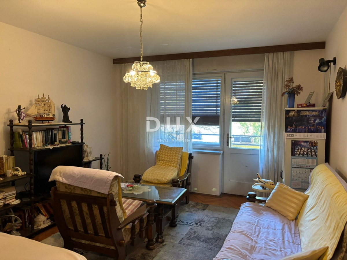 ISTRIA, POLA - Appartamento vicino al centro con due terrazze! Vendita esclusiva!