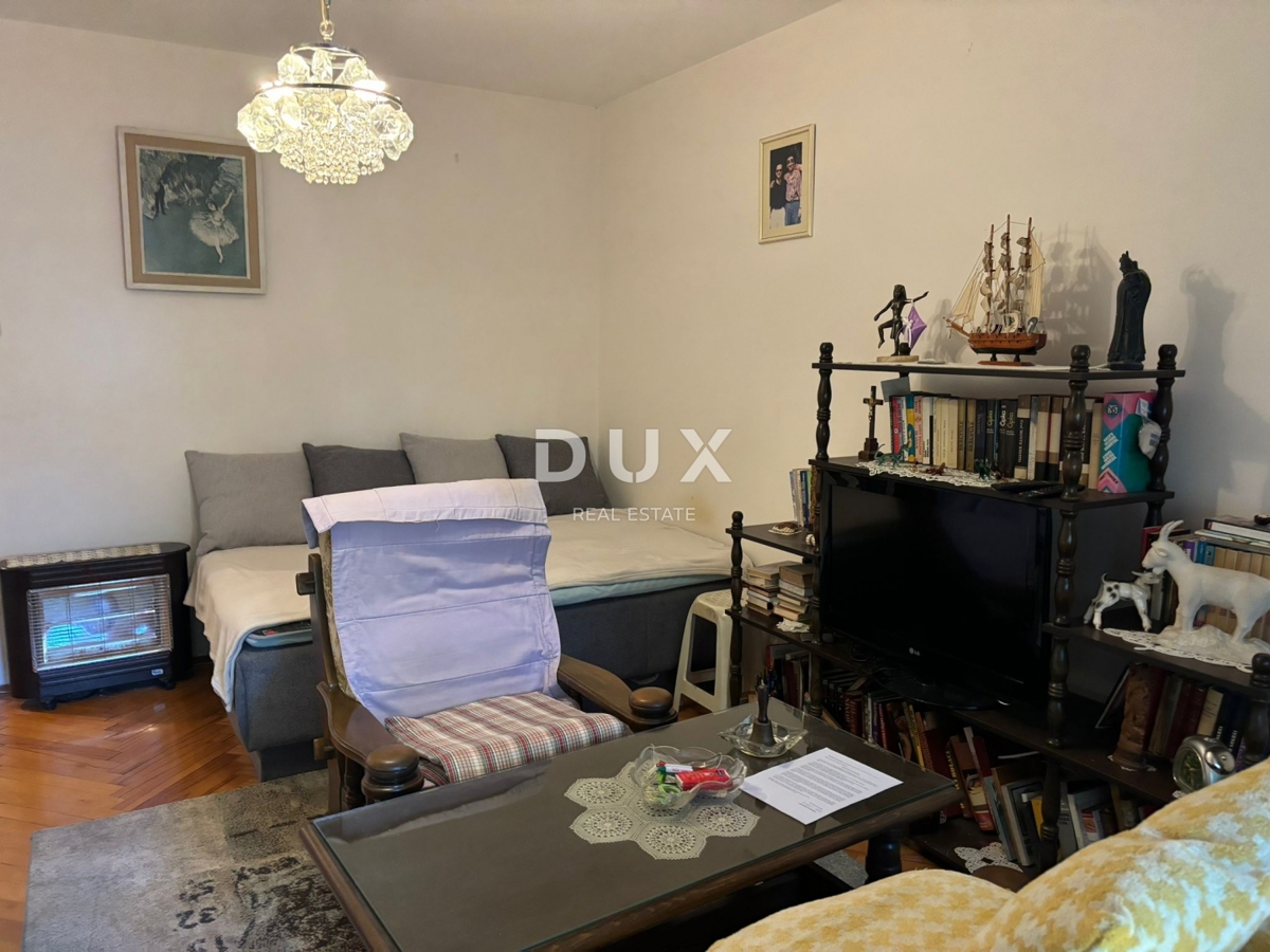 ISTRIA, POLA - Appartamento vicino al centro con due terrazze! Vendita esclusiva!