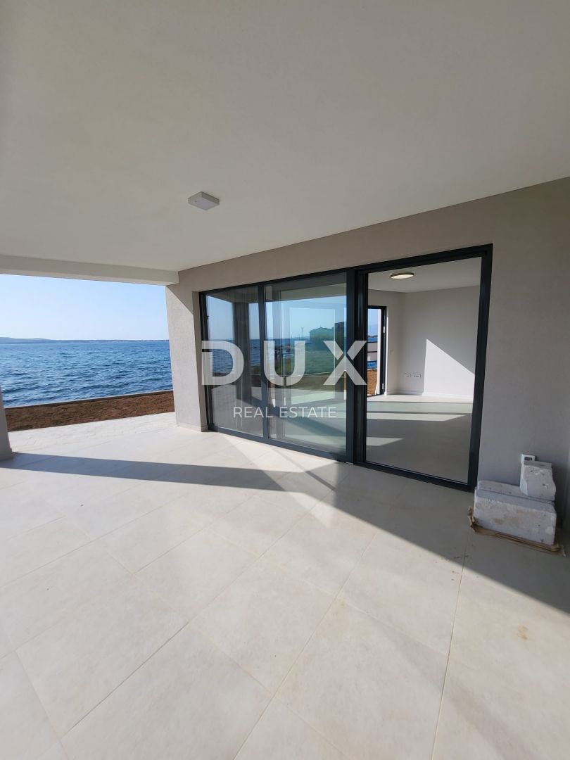 PRIVLAKA, ZADAR - S9 Nuovo edificio di lusso in seconda fila sul mare