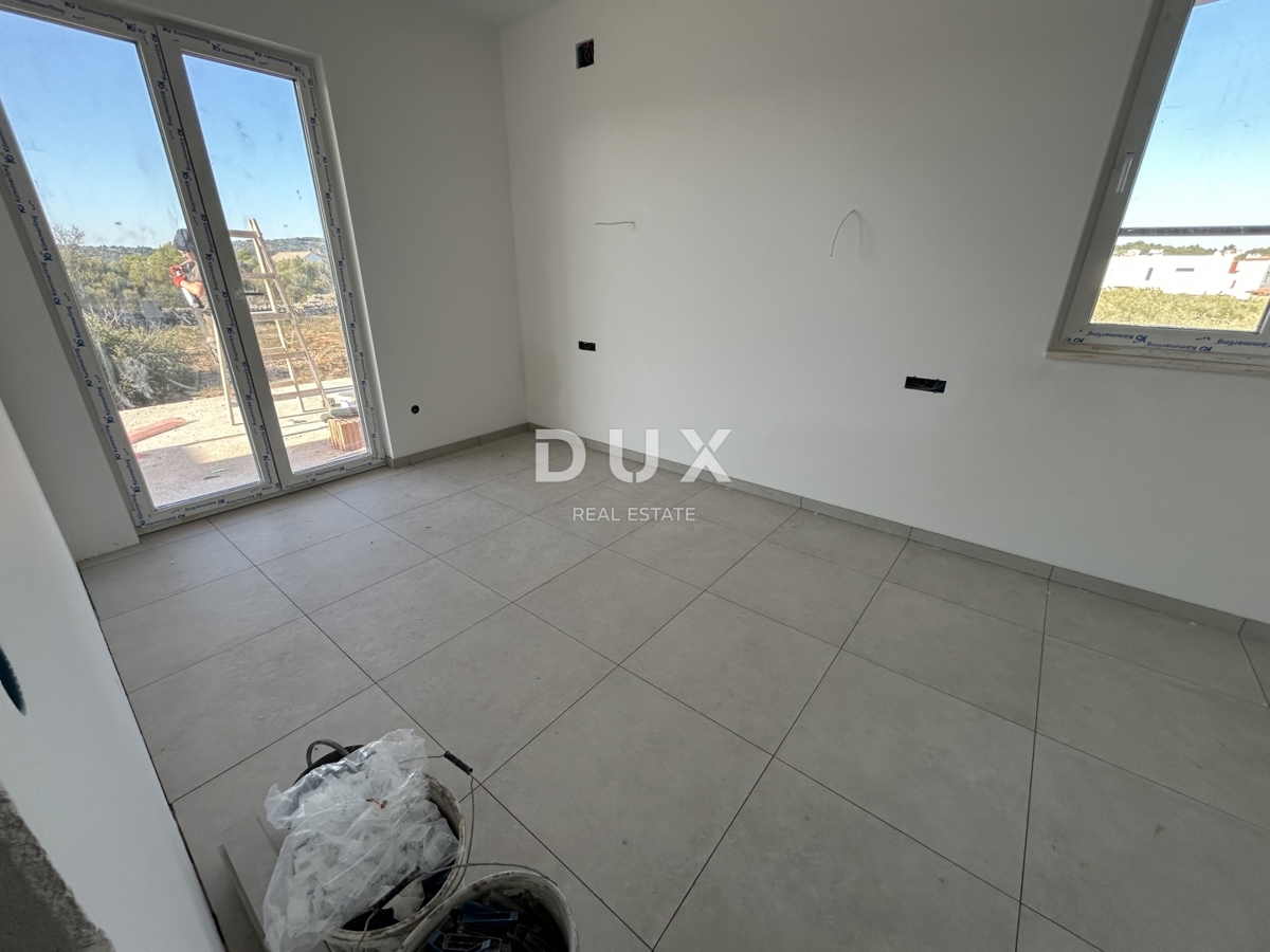 MURTER, JEZERA – NUOVA COSTRUZIONE, Appartamento duplex con piscina