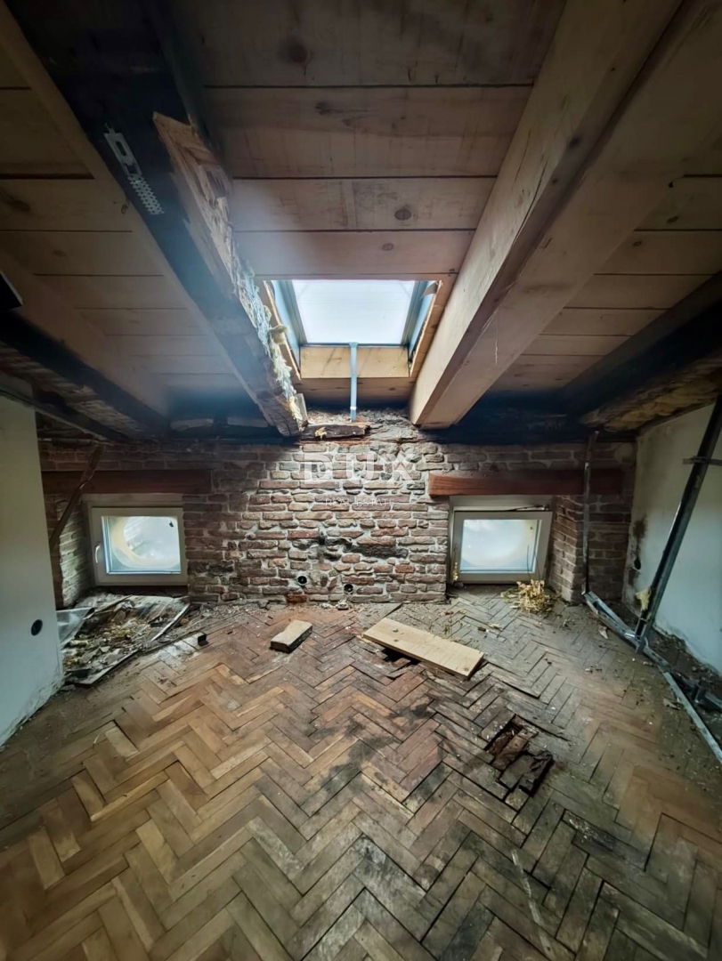 RIJEKA, CENTRO - OTTIMA OPPORTUNITÀ DI INVESTIMENTO con ristrutturazione iniziata