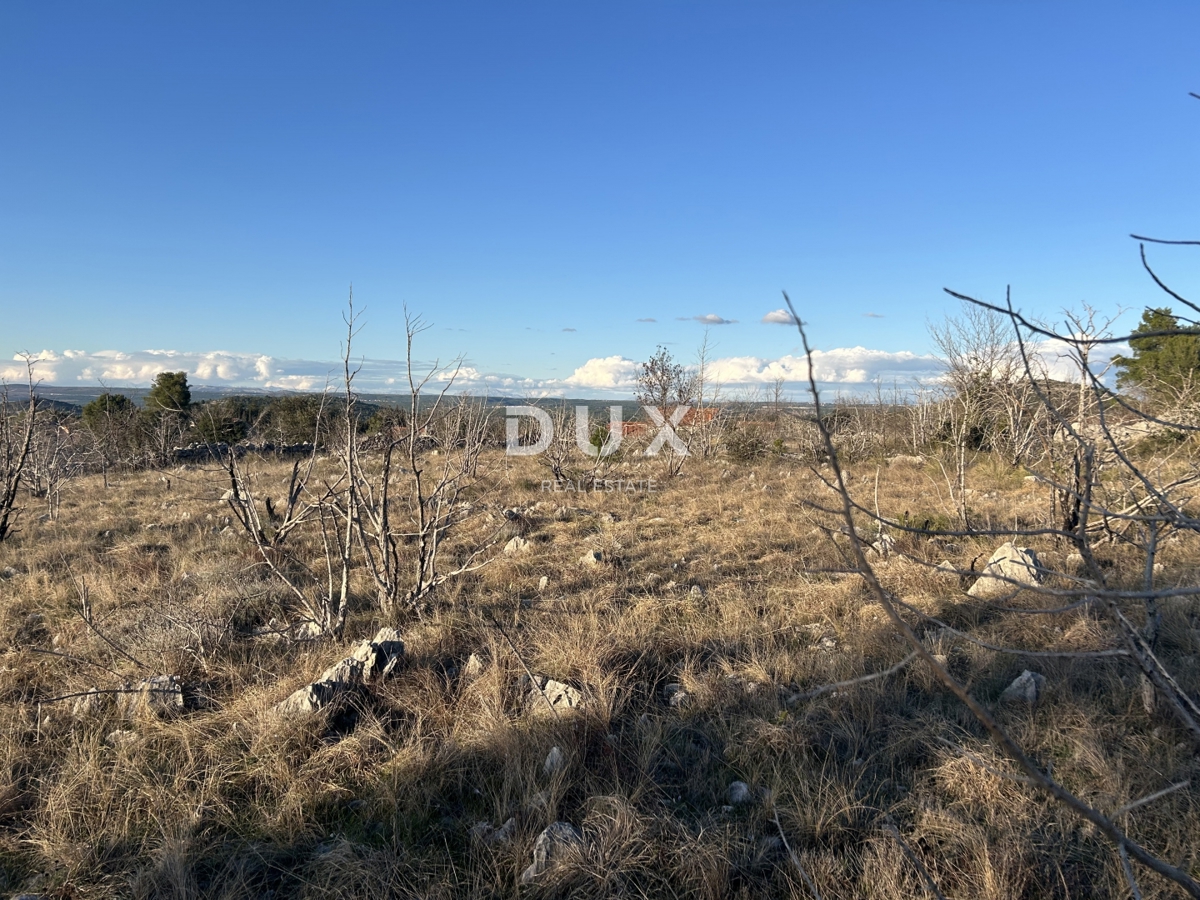 ŠIBENIK, BILICE – Terreno edificabile con vista su Prokljan, 970m2