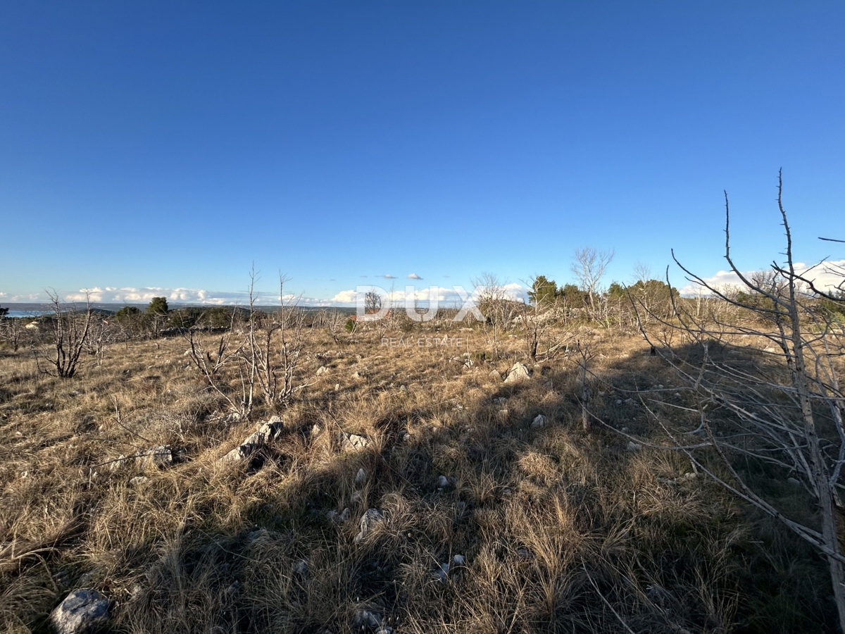 ŠIBENIK, BILICE – Terreno edificabile con vista su Prokljan, 970m2