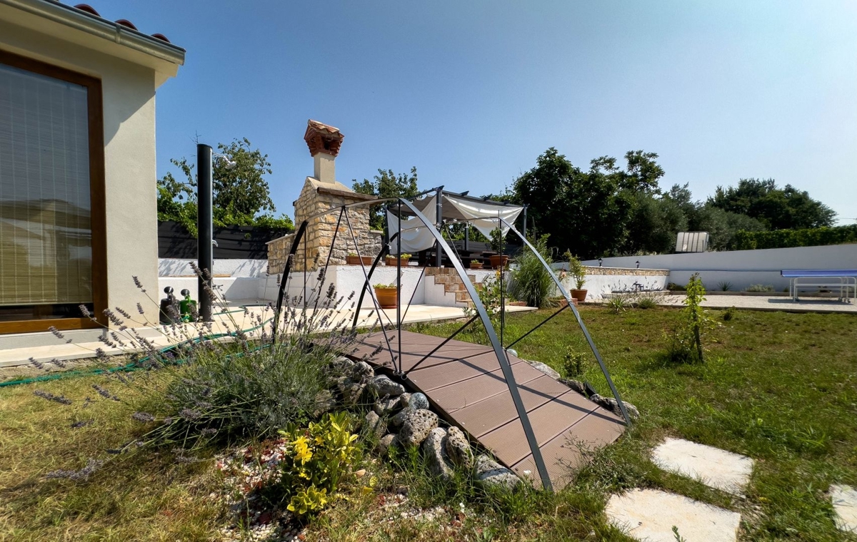 ISTRIA, SVETVINČENAT - Casa in pietra indigena ristrutturata con piscina