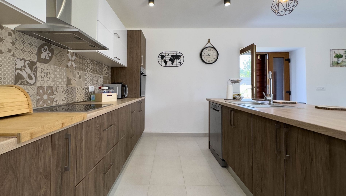 ISTRIA, SVETVINČENAT - Casa in pietra indigena ristrutturata con piscina