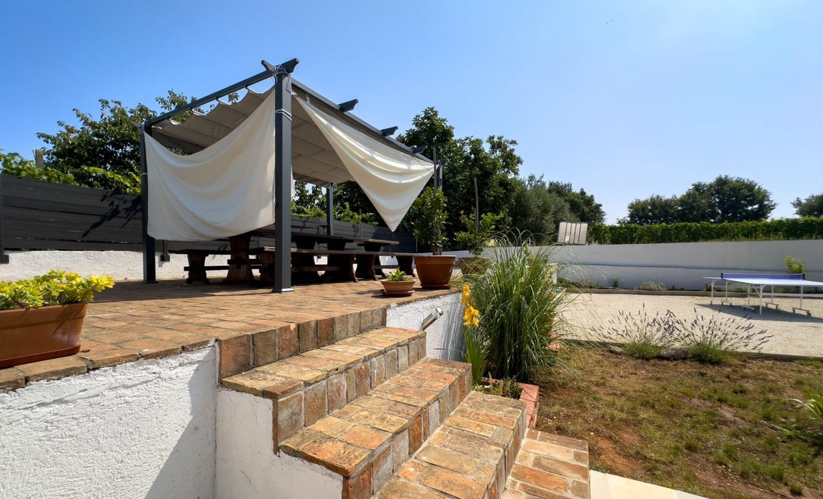 ISTRIA, SVETVINČENAT - Casa in pietra indigena ristrutturata con piscina