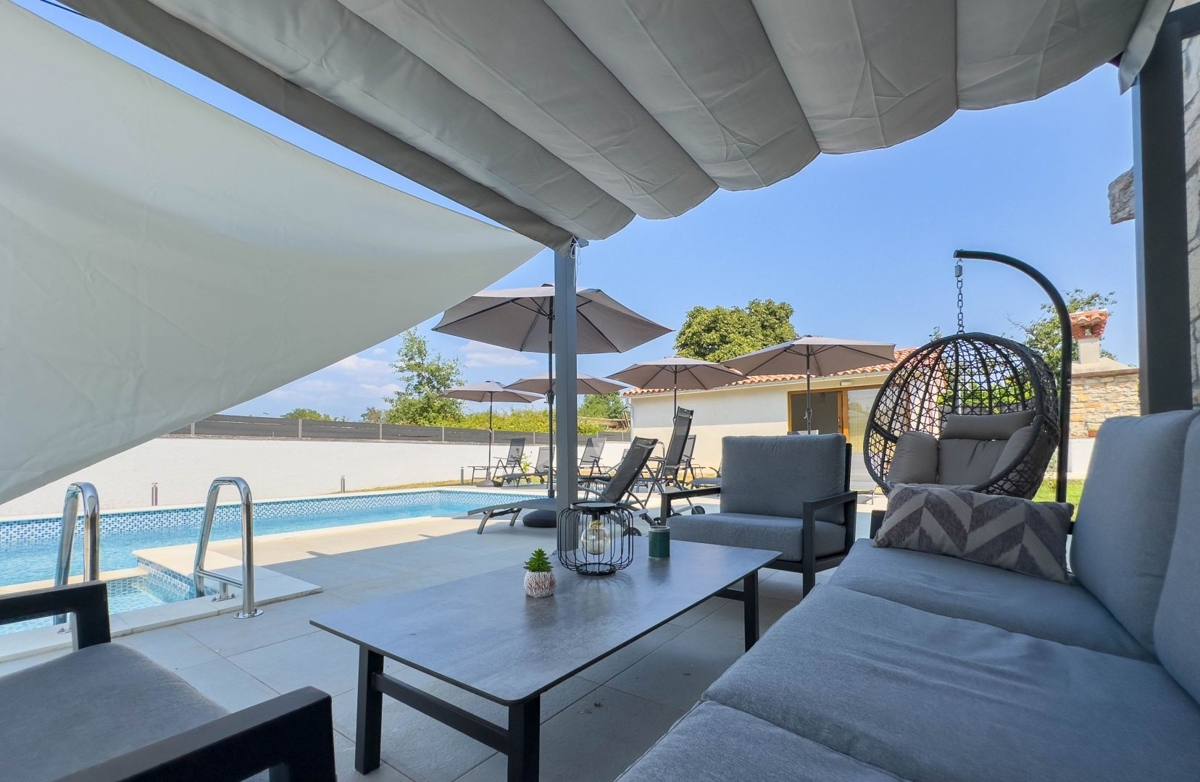 ISTRIA, SVETVINČENAT - Casa in pietra indigena ristrutturata con piscina