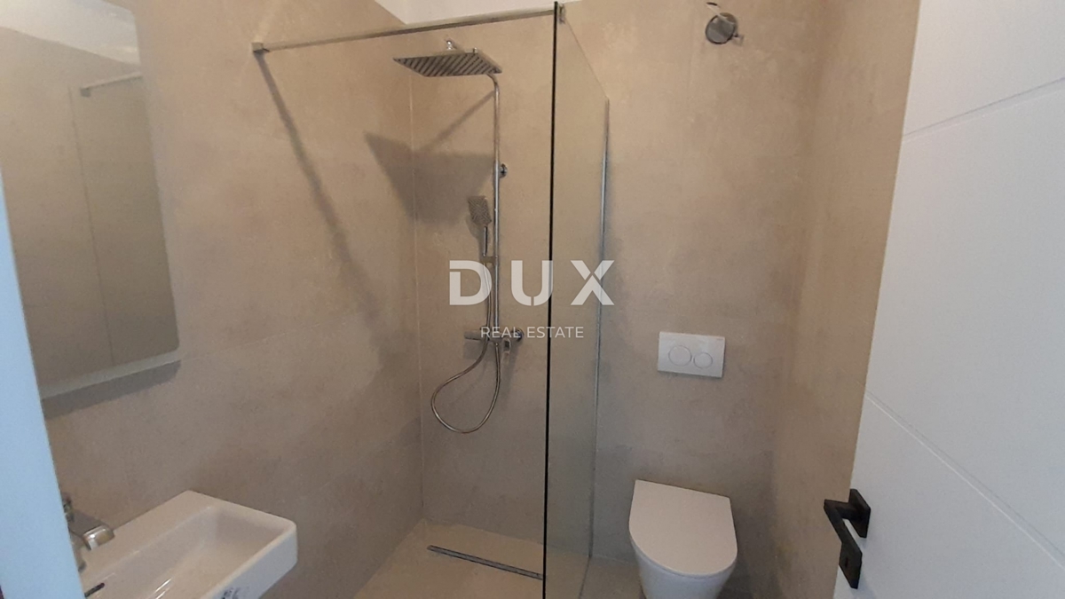 CRIKVENICA, JADRANOVO - lussuosa casa bifamiliare con piscina, 143m2