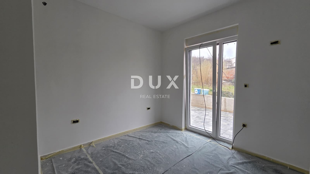 CRIKVENICA, JADRANOVO - lussuosa casa bifamiliare con piscina, 143m2