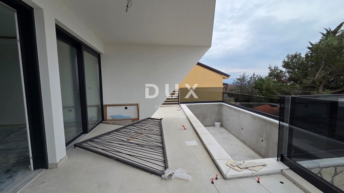 CRIKVENICA, JADRANOVO - lussuosa casa bifamiliare con piscina, 143m2