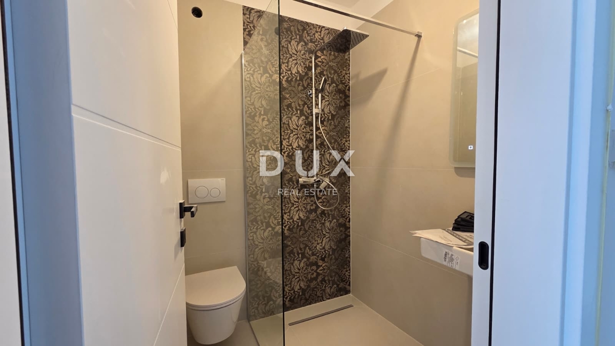 CRIKVENICA, JADRANOVO - lussuosa casa bifamiliare con piscina, 143m2