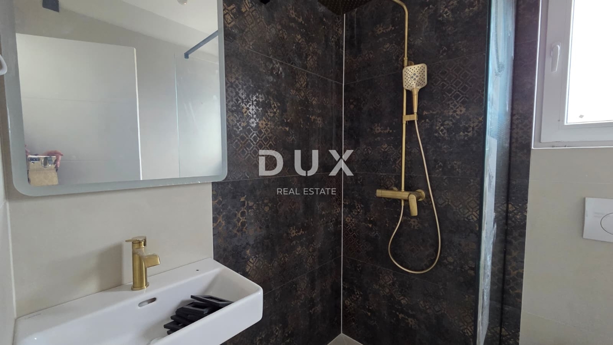 CRIKVENICA, JADRANOVO - lussuosa casa bifamiliare con piscina, 143m2