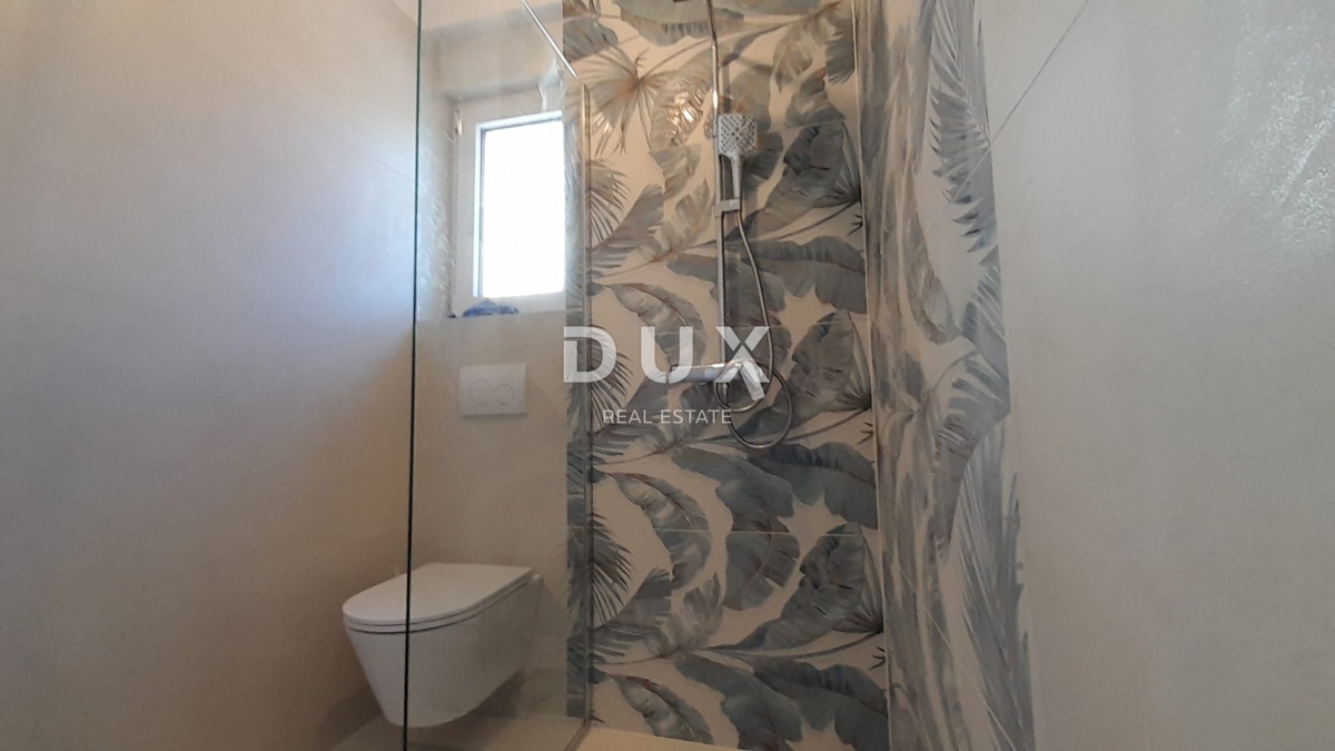 CRIKVENICA, JADRANOVO - lussuosa casa bifamiliare con piscina, 143m2