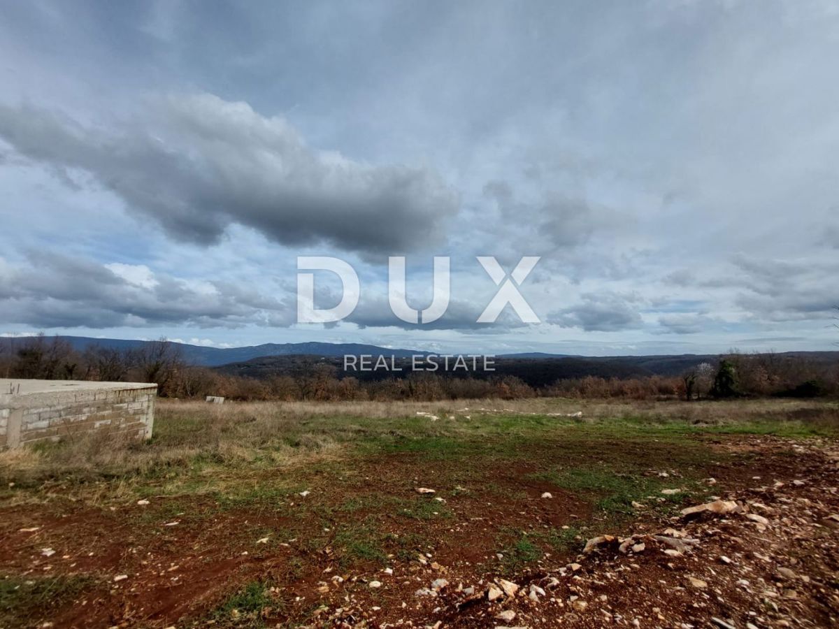 ISTRIA, PEDANA - Terreno con costruzione di due case, ai margini del villaggio, vista sulla natura