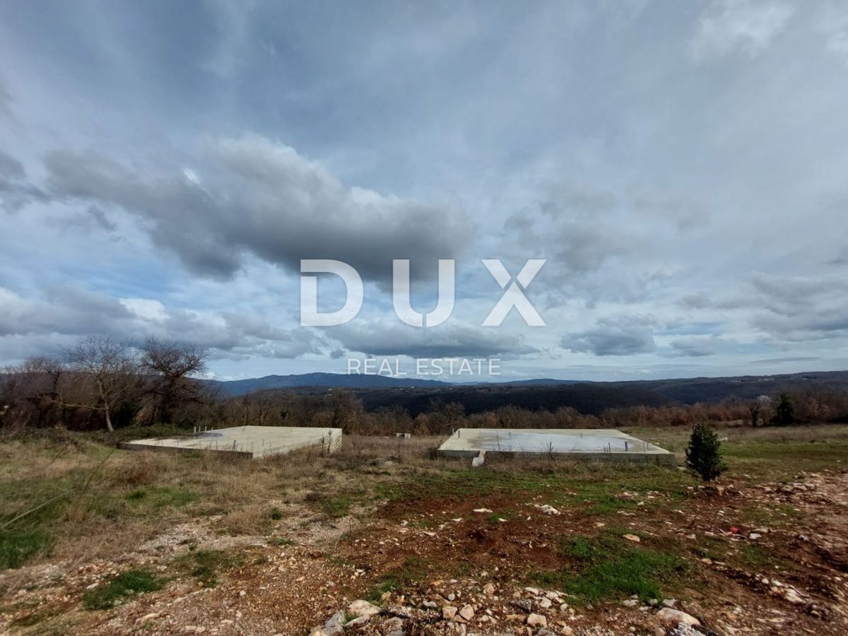 ISTRIA, PEDANA - Terreno con costruzione di due case, ai margini del villaggio, vista sulla natura