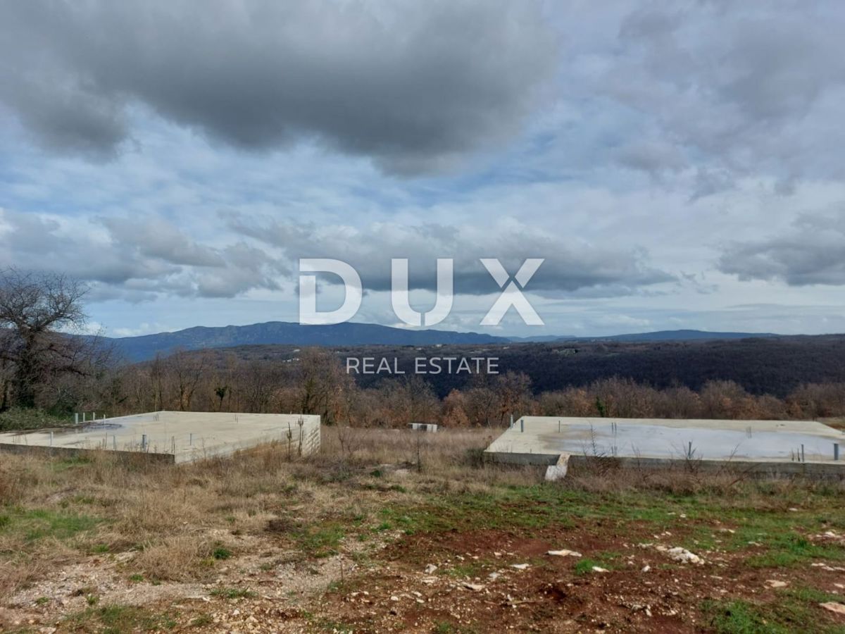 ISTRIA, PEDANA - Terreno con costruzione di due case, ai margini del villaggio, vista sulla natura