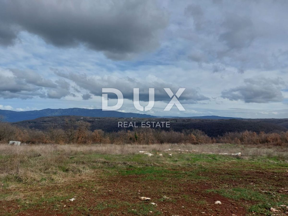 ISTRIA, PEDANA - Terreno con costruzione di due case, ai margini del villaggio, vista sulla natura