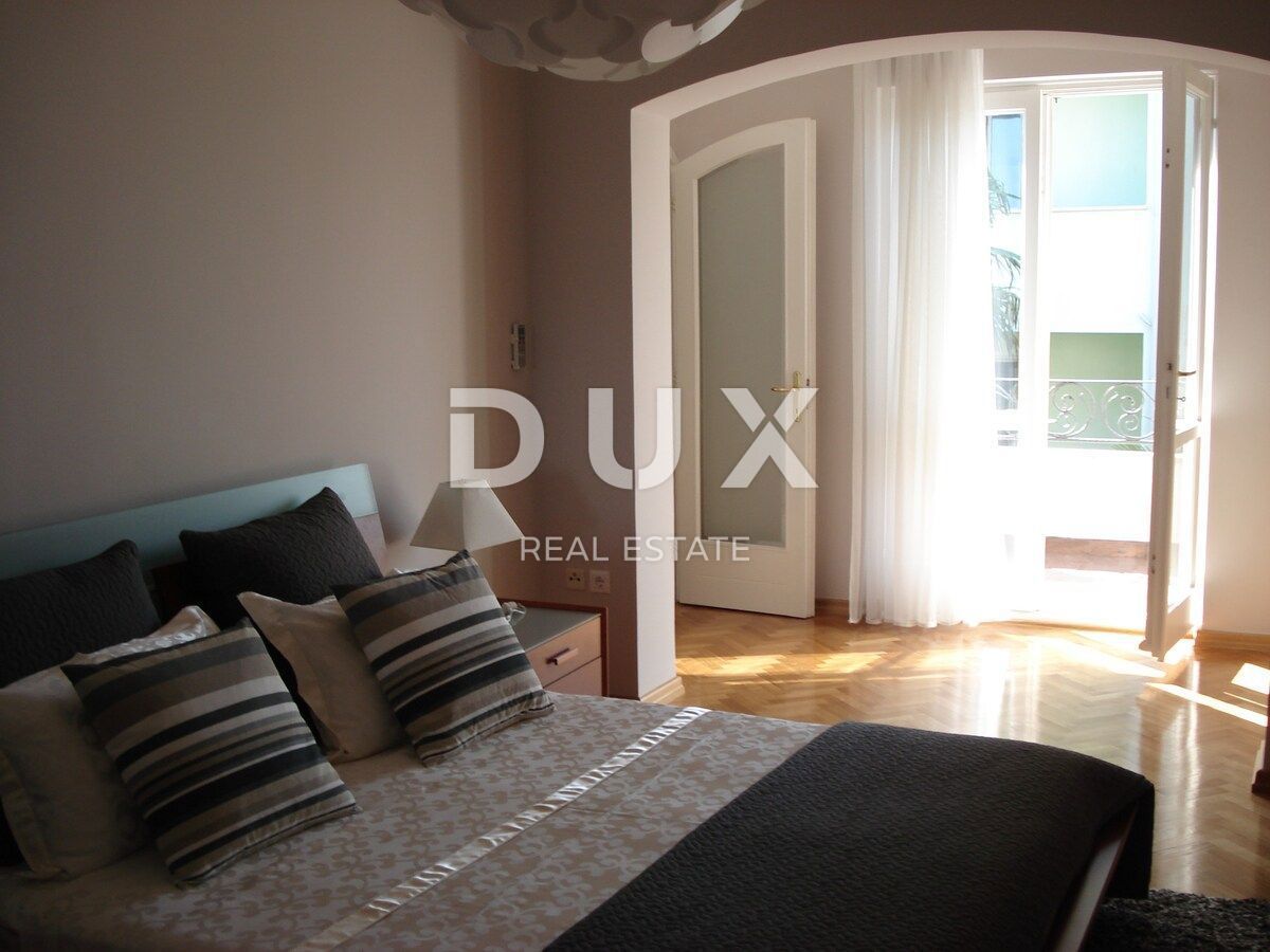 ISTRIA, UMAG - Villa unica con piscina, prima fila sul mare