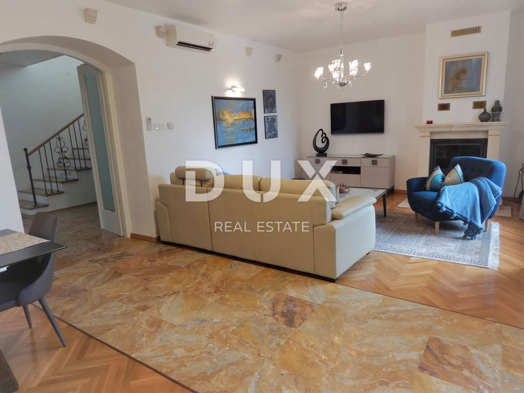 ISTRIA, UMAG - Villa unica con piscina, prima fila sul mare