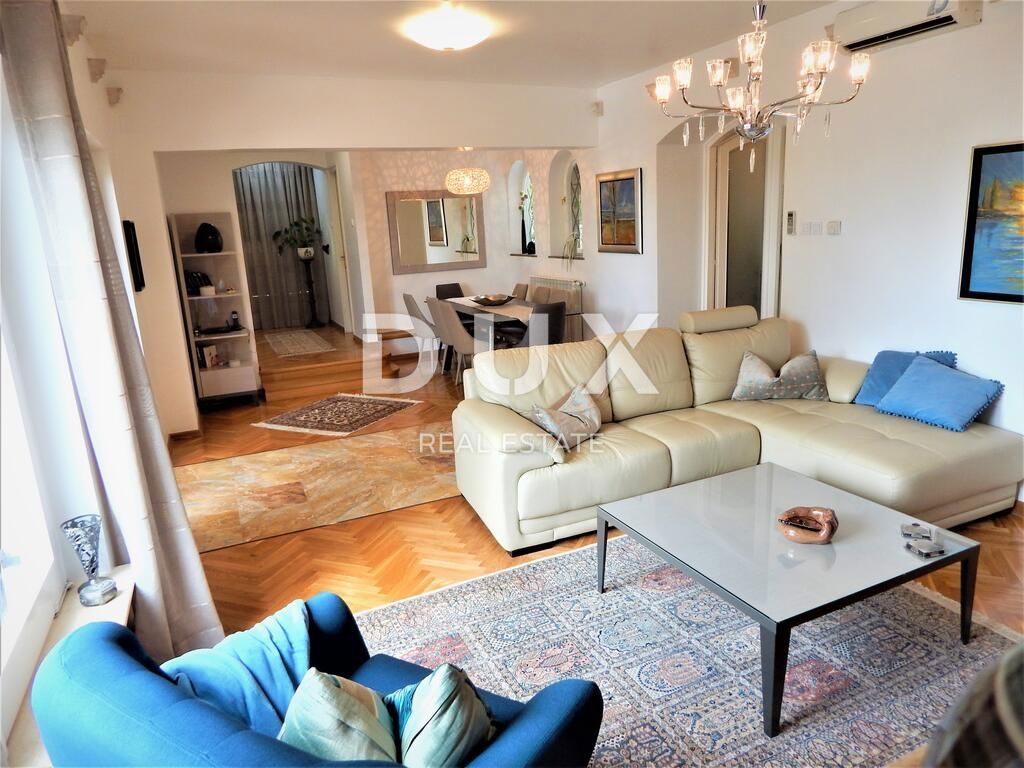 ISTRIA, UMAG - Villa unica con piscina, prima fila sul mare