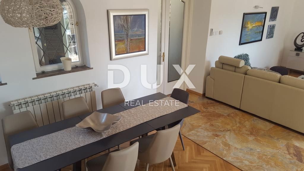 ISTRIA, UMAG - Villa unica con piscina, prima fila sul mare