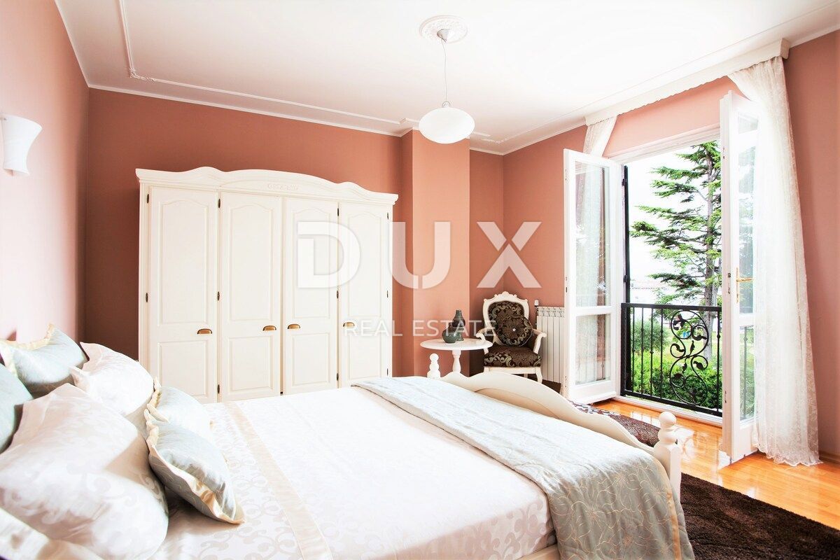 ISTRIA, UMAG - Villa unica con piscina, prima fila sul mare