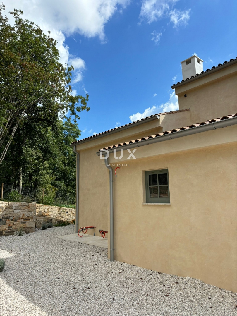 ISTRIA, PAZIN - Villa mediterranea in vendita con vista sulla natura + terreno edificabile