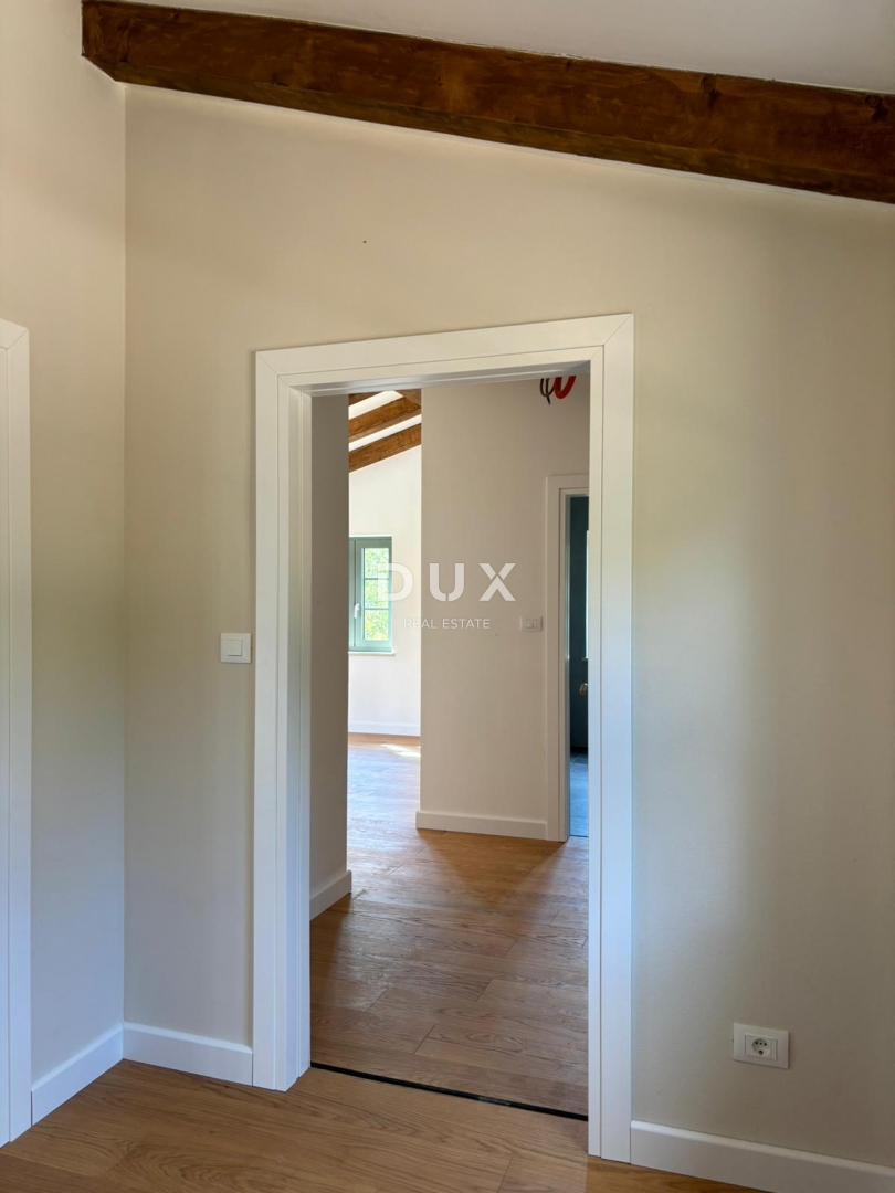 ISTRIA, PAZIN - Villa mediterranea in vendita con vista sulla natura + terreno edificabile