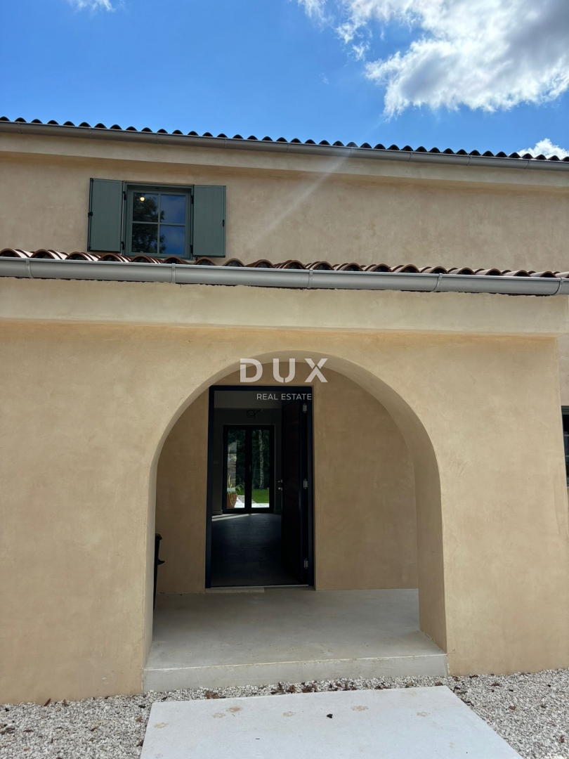 ISTRIA, PAZIN - Villa mediterranea in vendita con vista sulla natura + terreno edificabile