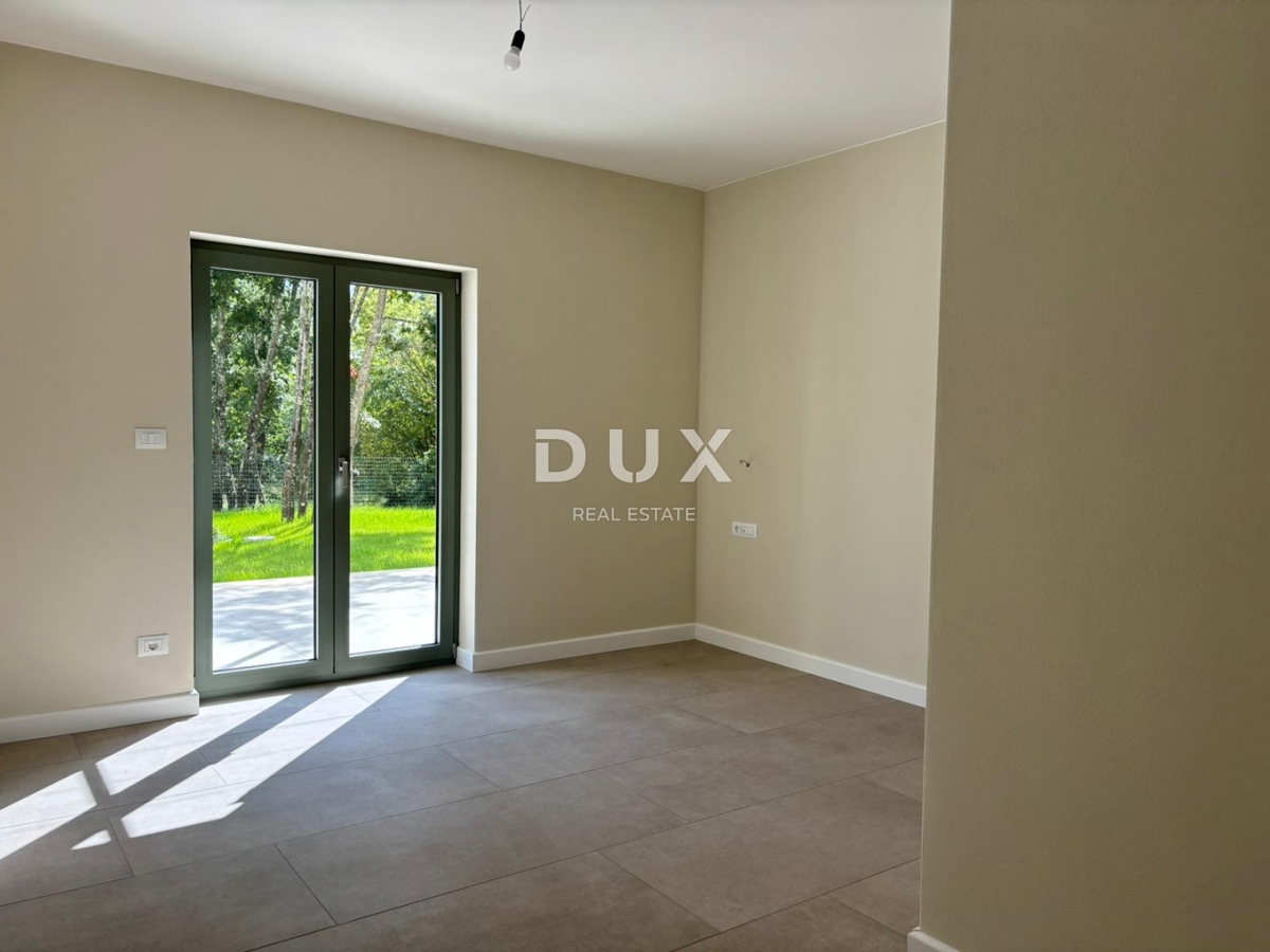 ISTRIA, PAZIN - Villa mediterranea in vendita con vista sulla natura + terreno edificabile